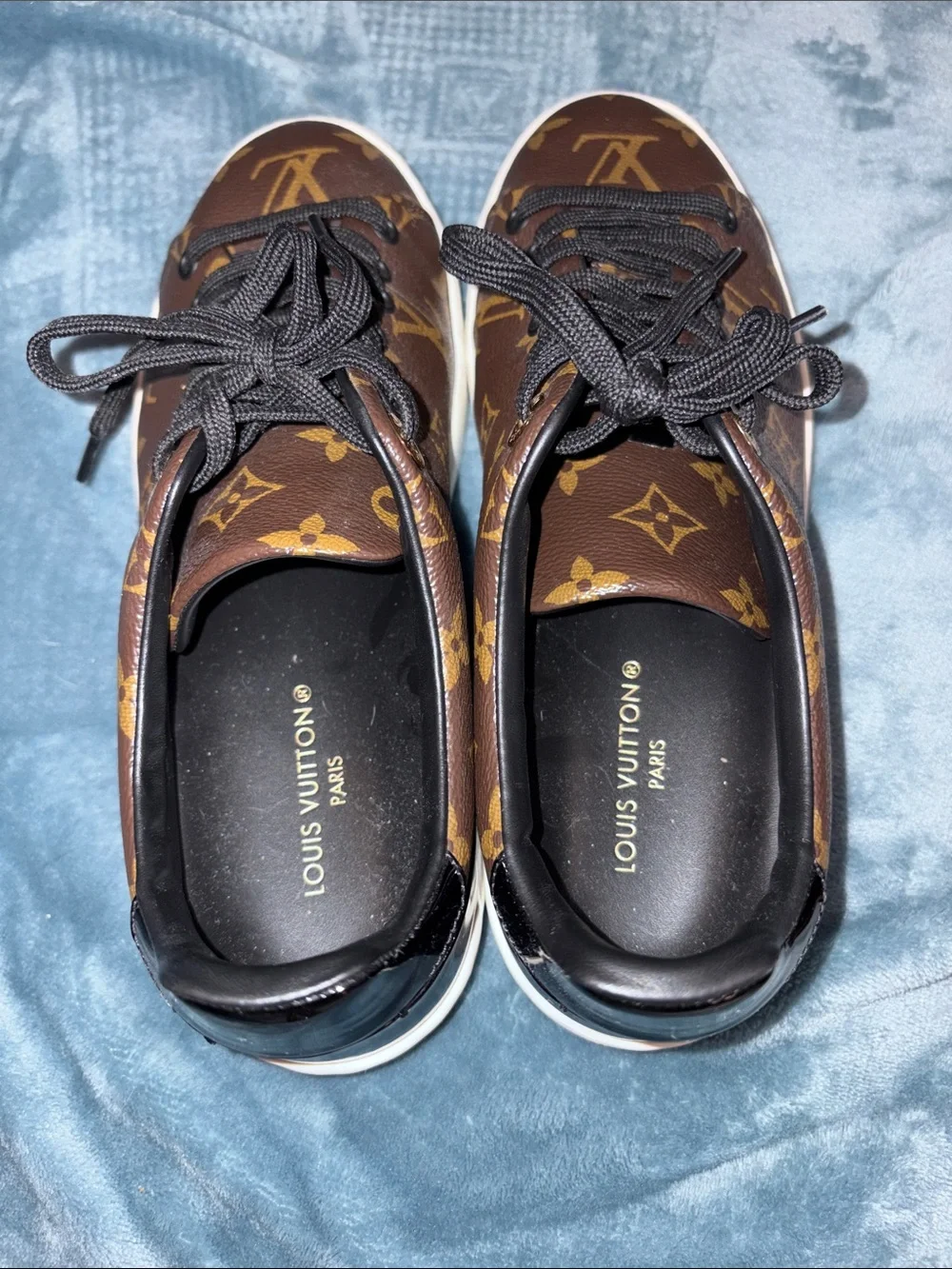 Louis Vuitton Auth Front Row Womens sneakers.